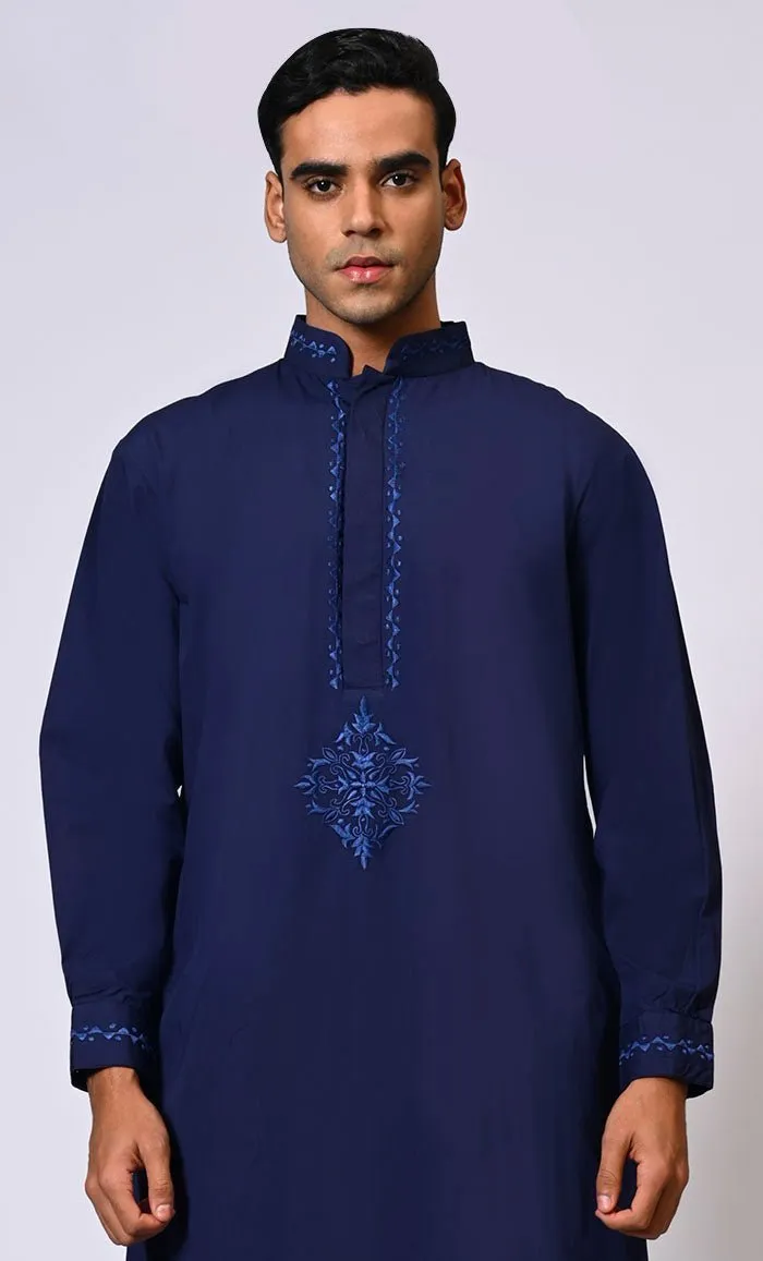 Artisanal Embroidery: Men's Navy Thobe Crafted with Attention to Detail - Final Sale