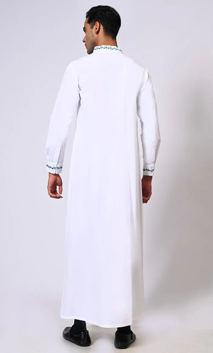 Artisanal Embroidery: Men's White Thobe Crafted with Attention to Detail