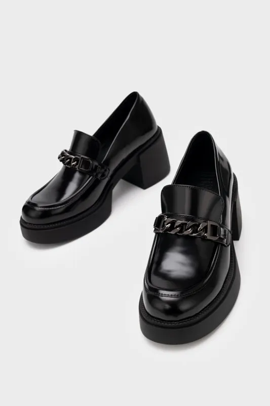 EMBELLISHED CHAIN LOAFER